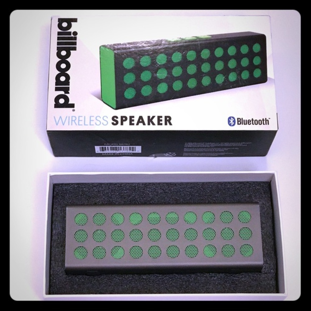 NWT Wireless Bluetooth Speaker | Black + Green
